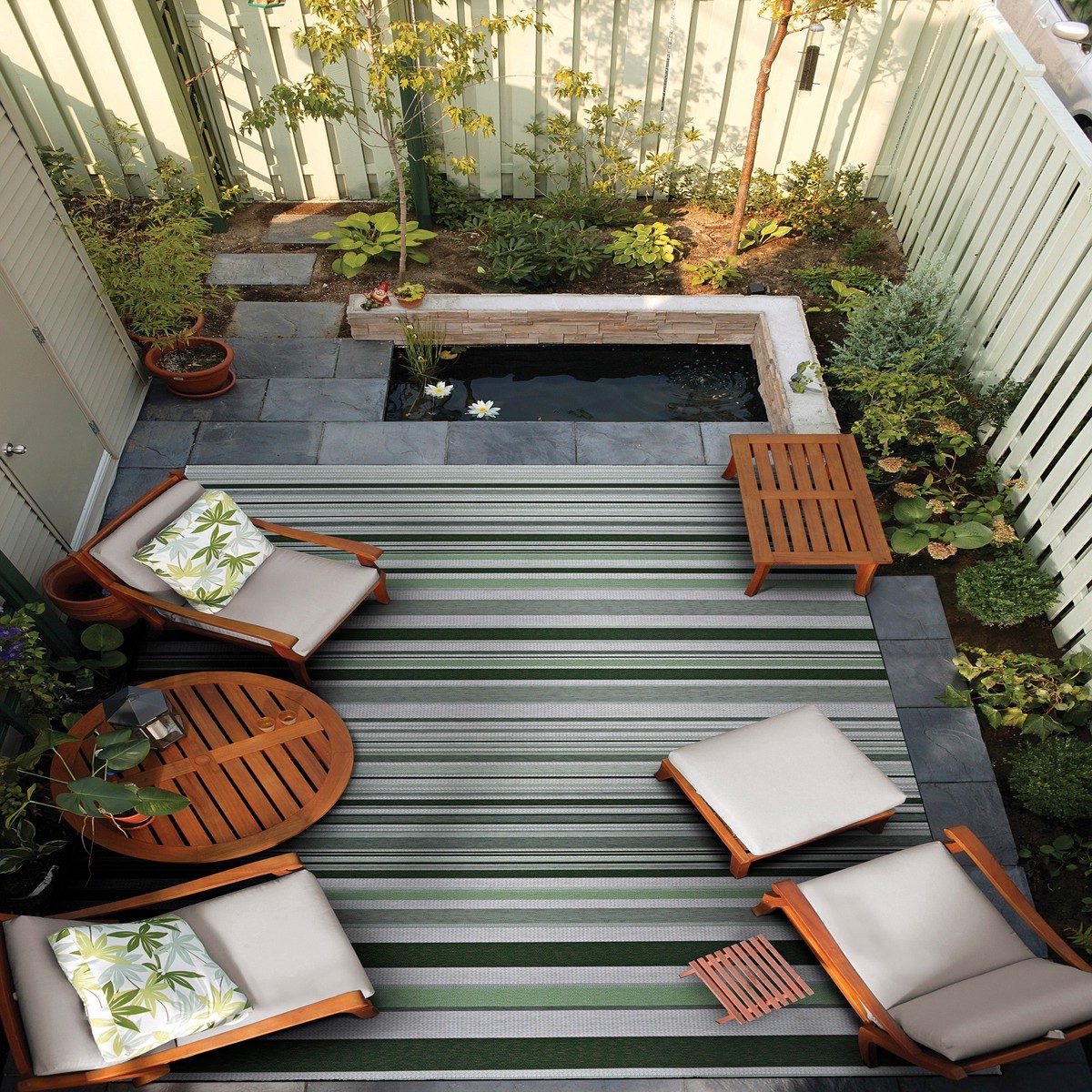 Dolce Striped IndoorOutdoor Area Rug 585 Green