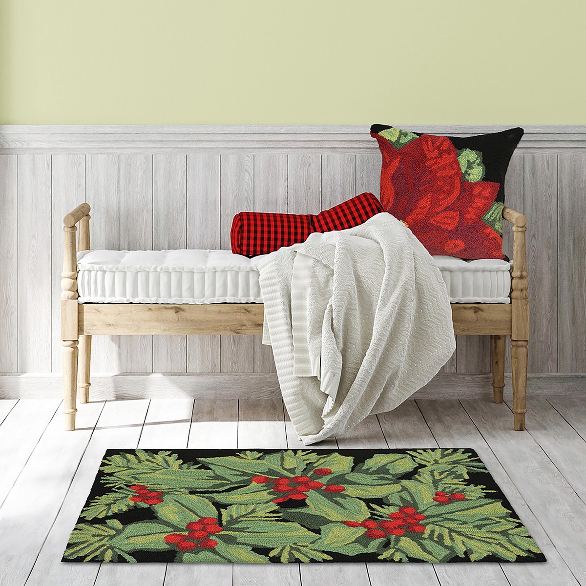 IndoorOutdoor Hand-Hooked Holly Berry Accent Rug 20 X 30