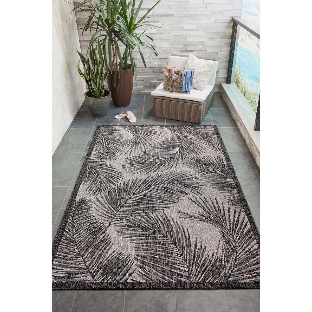 Liora Manne Carmel Fronds IndoorOutdoor Area Rug Black 710