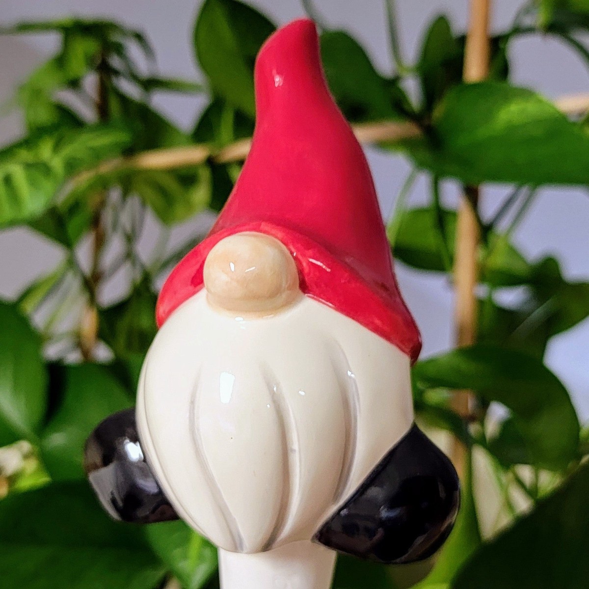 Short Gnome Watering Spike Red