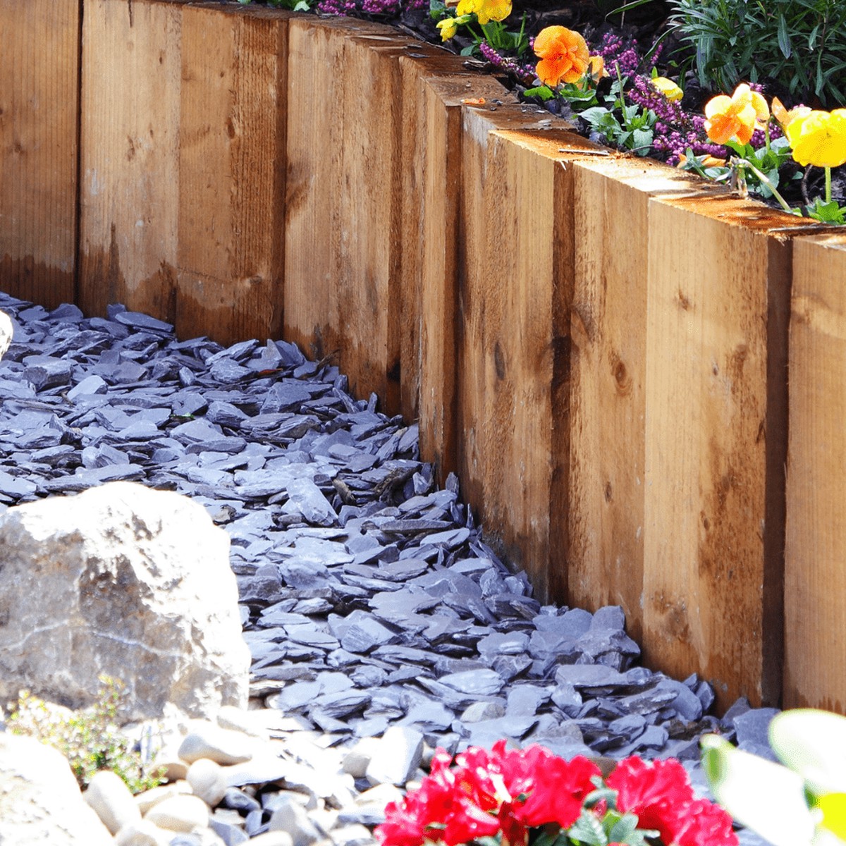 Welsh Blue Plum Crushed Slate Chippings 40Mm 10 KgHandyBags